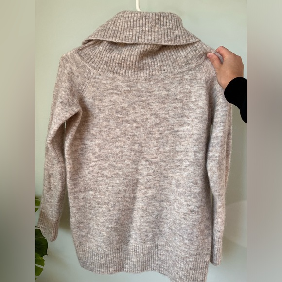 Aritzia Wilfred Free off the shoulder sweater - Picture 3 of 5